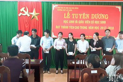 Ngày 19.5.2018, trường THPT Lê Duẩn long trọng tổ chức Lễ tuyên dương giáo viên và học sinh có thành tích cao trong năm học 2017 – 2018
