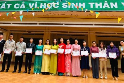 Khen thưởng học sinh có thành tích cao trong kỳ thi OLympic 23/3 tỉnh Đắk Nông năm 2025